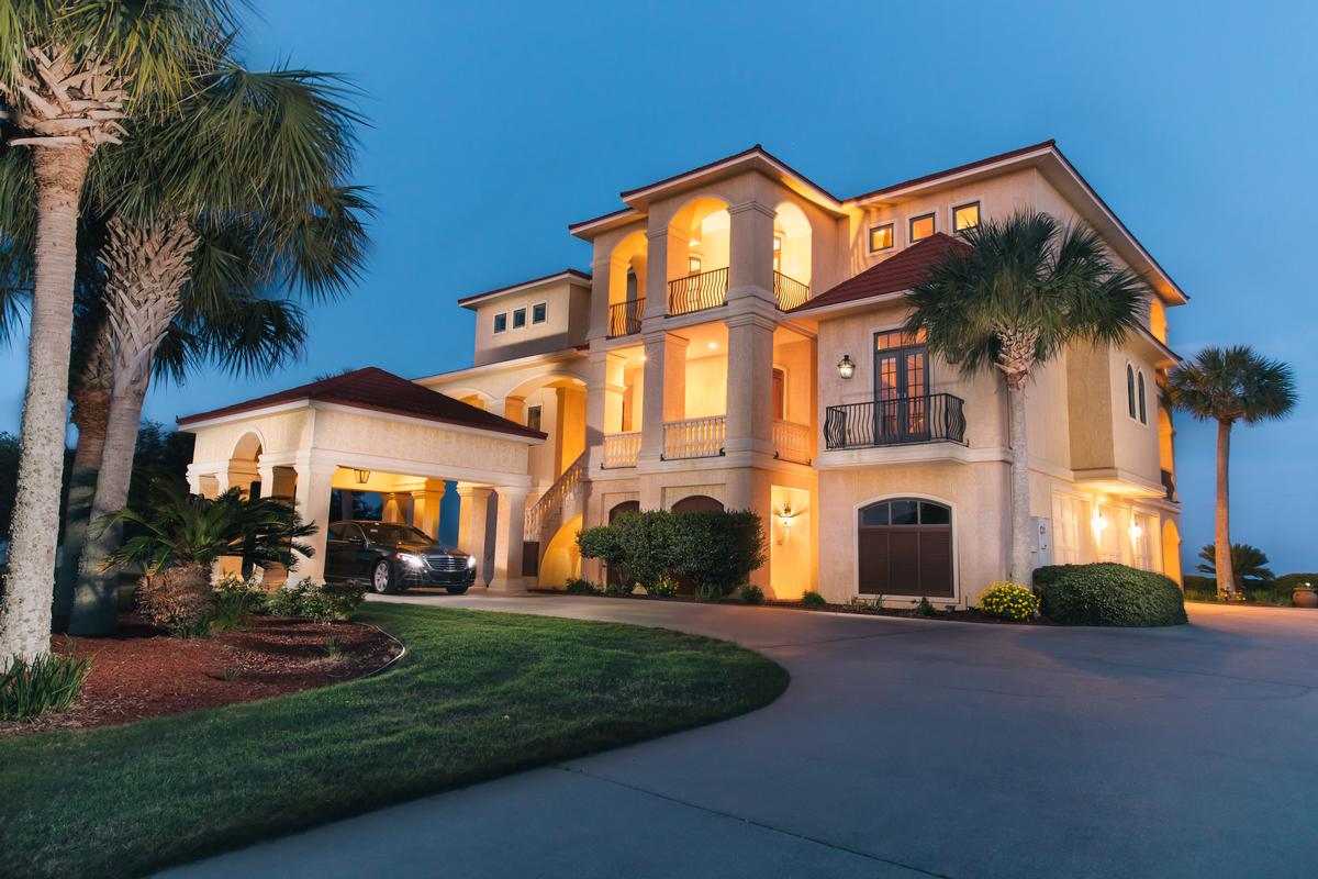 Florida’s Luxury Real Estate Faces Challenges in the Market